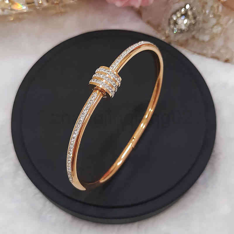 Designer Bangle Bracelet Woman Mens Titanium Steel Non Fading Rose Gold Bracelet Womens Fashion Design Bracelet Rhinestone Small Manyao Hand Jewelry Bangle
Designer Bangle Bracelet Woman Mens Titanium Steel Non Fading Rose Gold Bracelet Womens Fashion Design Bracelet Rhinestone Small Manyao Hand Jewelry Bangle