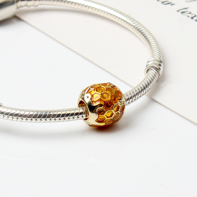 Popular High Quality 925 Sterling Silver Fashion Gold Bee and Honeycomb Cute Charm for Necklace Jewelry Fashion Accessories Diy Gift Pendant for Women