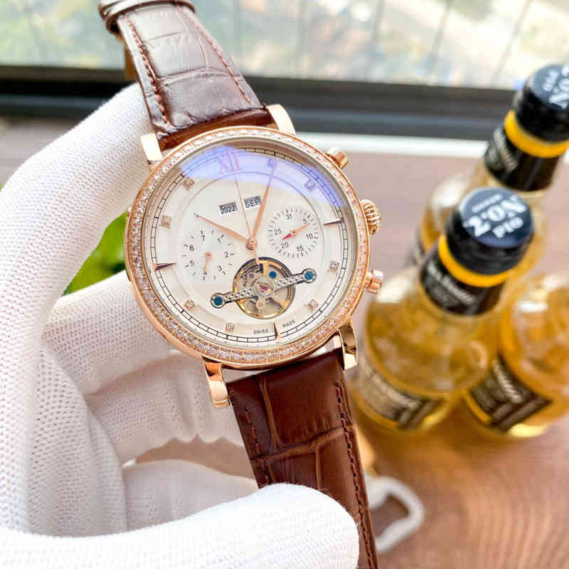 World famous watch can only have one such in his life. The elegant style instantly improves men's charm and is a symbol of taste and dignity, Black gold
World famous watch can only have one such in his life. The elegant style instantly improves men's charm and is a symbol of taste and dignity, Black gold