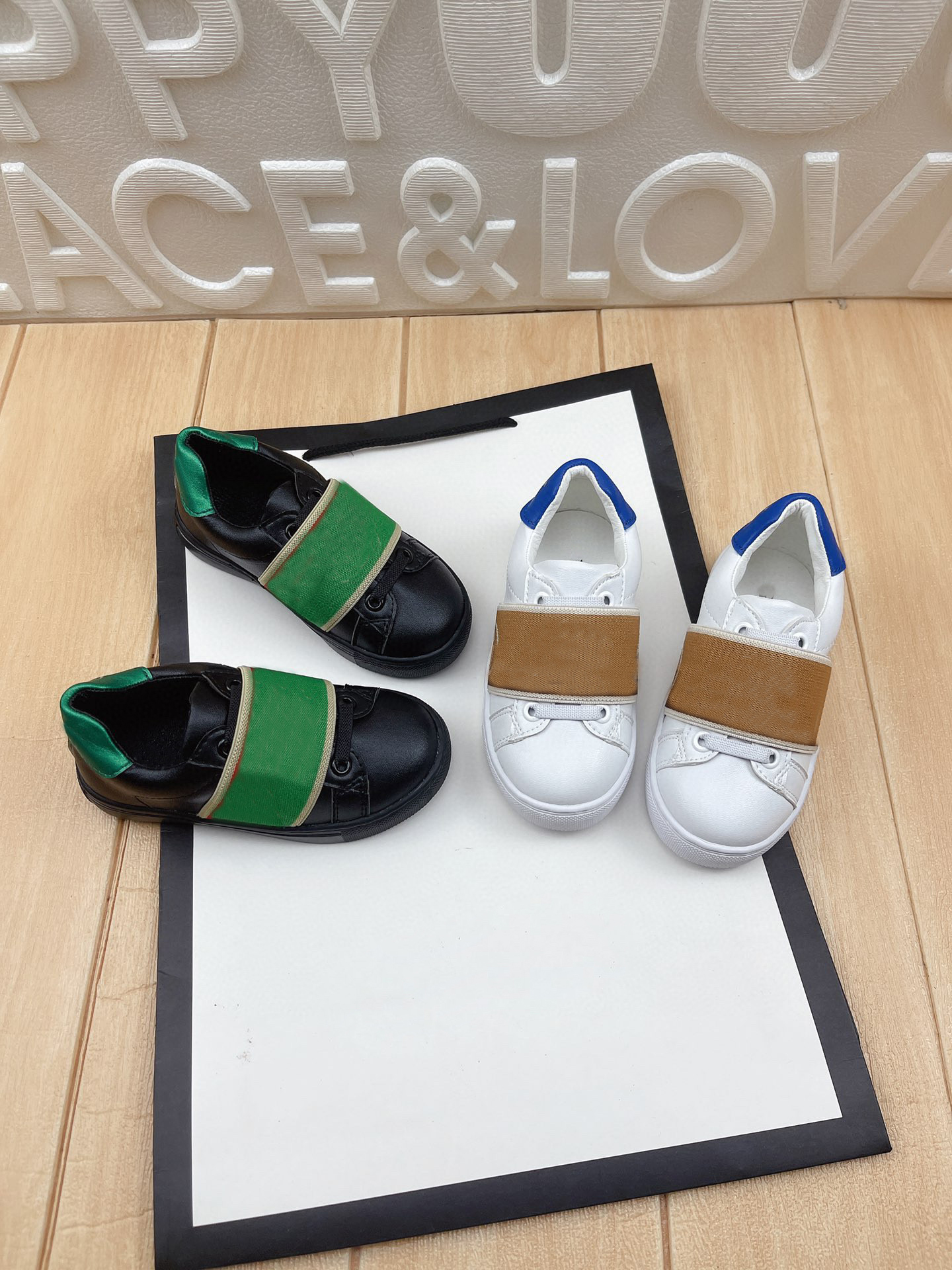 2022 Luxury top Designer childrens infant sneakers walking fashion girl boys running shoes school baby casual shoes kids tops quality, Shipping pay
2022 Luxury top Designer childrens infant sneakers walking fashion girl boys running shoes school baby casual shoes kids tops quality, Shipping pay