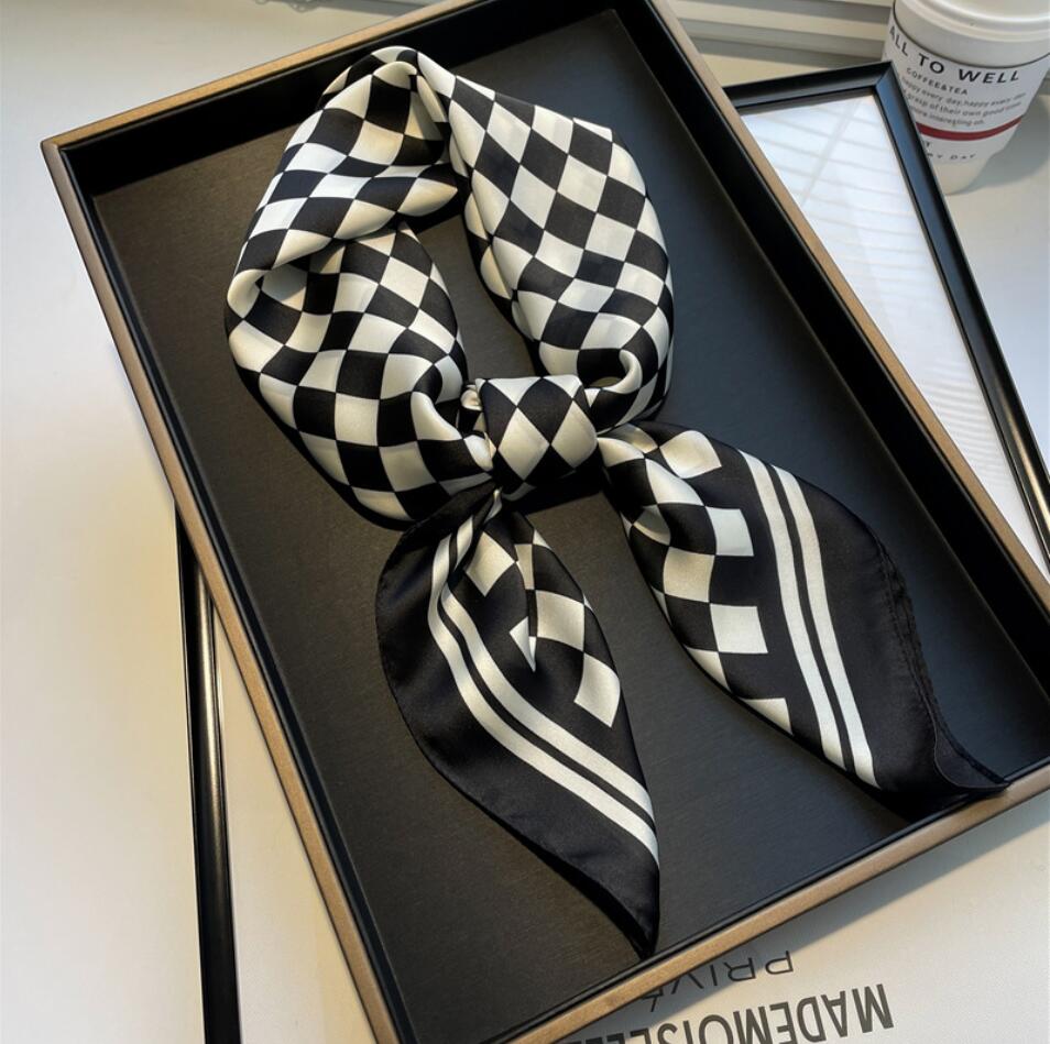 23Style Designer Letters Print Flower imitate Silk Scarf Headband for Women Fashion Long Handle Bag Scarves Paris Shoulder Tote Luggage Ribbon Head Wraps 70*70CM
23Style Designer Letters Print Flower imitate Silk Scarf Headband for Women Fashion Long Handle Bag Scarves Paris Shoulder Tote Luggage Ribbon Head Wraps 70*70CM