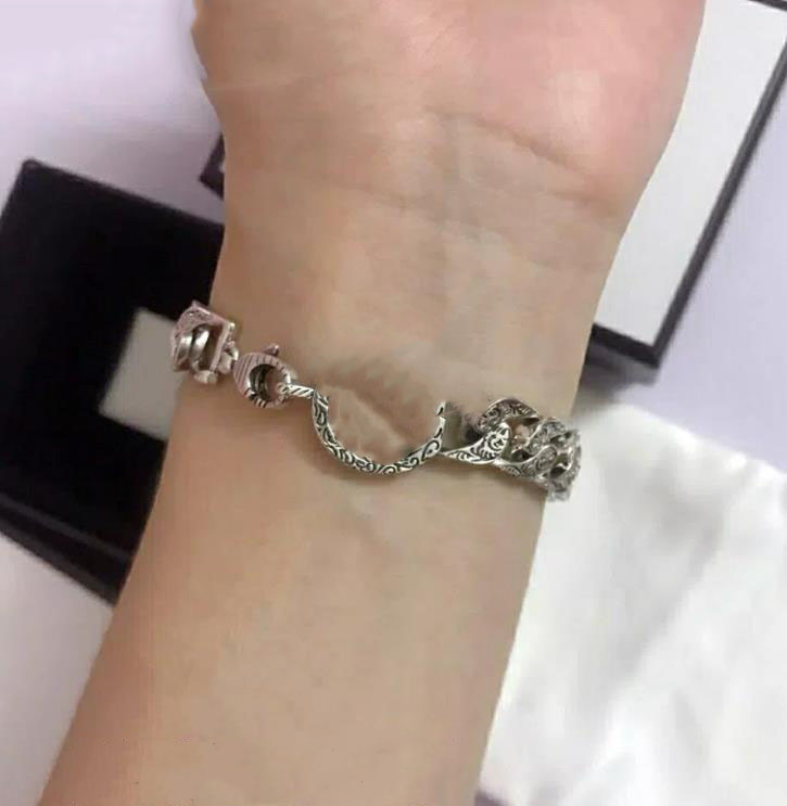 Interlock type engraved bracelet Cuban chain with retro pattern designer charms love bracelet luxury bangles cjeweler bijoux for mens womens -1
Interlock type engraved bracelet Cuban chain with retro pattern designer charms love bracelet luxury bangles cjeweler bijoux for mens womens -1