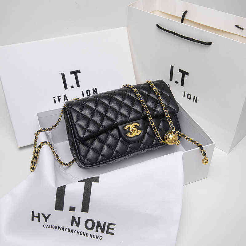 Leather fangpang xiaoxiangfeng golden ball bag 2021 new women's Single Shoulder Messenger rhombic lattice chain tide, White
Leather fangpang xiaoxiangfeng golden ball bag 2021 new women's Single Shoulder Messenger rhombic lattice chain tide, White
