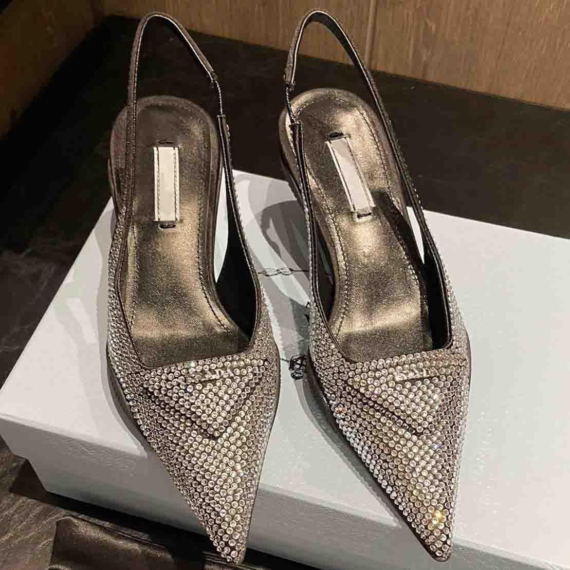 Women Sandals sexy high heels low heel luxury brands p Brushed pointed rhinestone strapp pumps triangle lady wedding party dress shoes 35-41
Women Sandals sexy high heels low heel luxury brands p Brushed pointed rhinestone strapp pumps triangle lady wedding party dress shoes 35-41