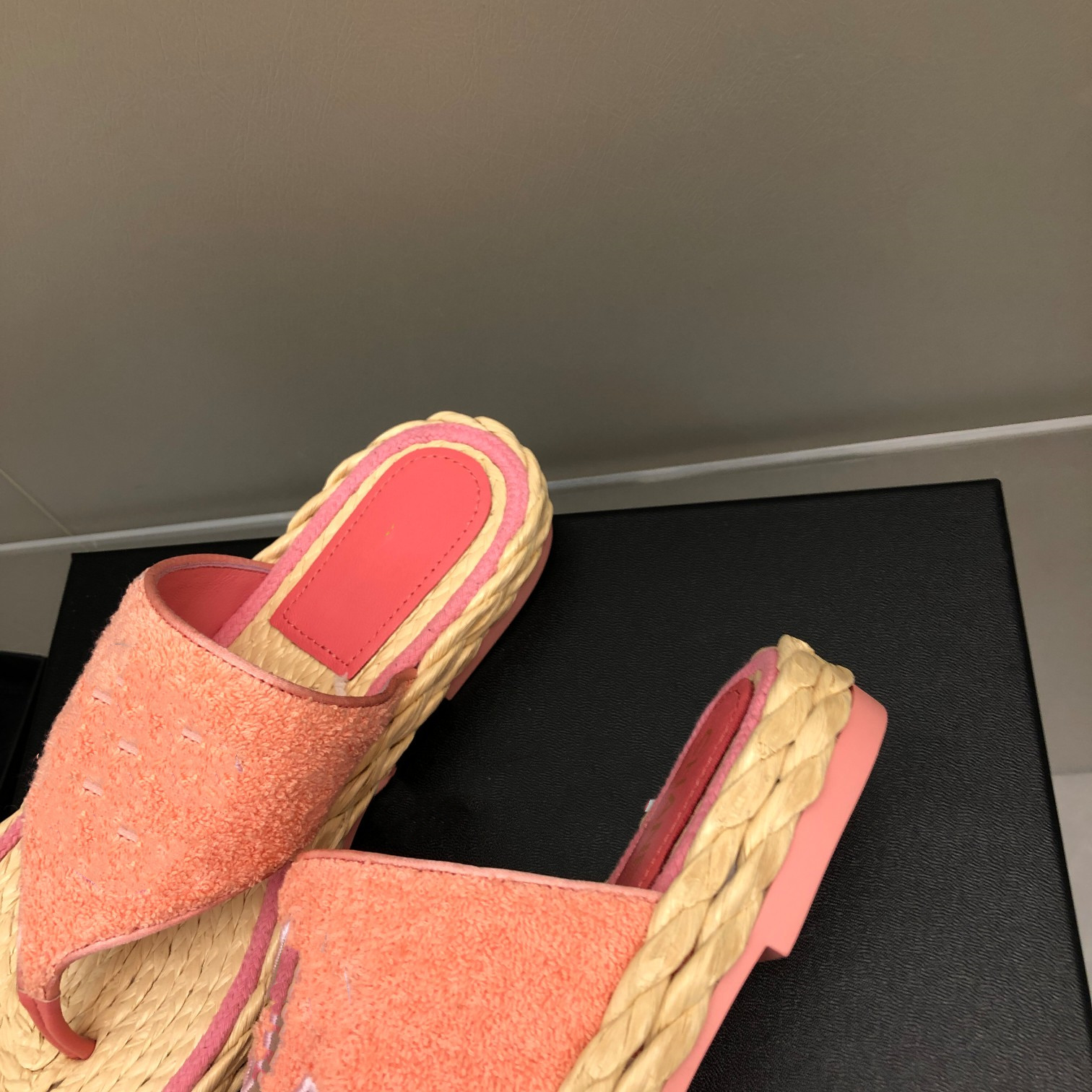 Slippers Slides Foam Runners Designer women shoes Sandal Designer Sliders solid Flip Flops low flat heel logo comfort latest style size 35-41, Pink
Slippers Slides Foam Runners Designer women shoes Sandal Designer Sliders solid Flip Flops low flat heel logo comfort latest style size 35-41, Pink