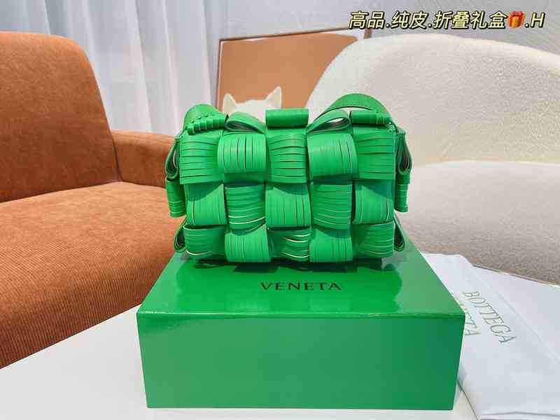 Cassette Bottegas Bags Braided Handbag Venetas Fringe Check Bag Cowhide Single Shoulder Inclined Cross Clamshell Tofu Handbag 22x6x14 Cm, Mint green
Cassette Bottegas Bags Braided Handbag Venetas Fringe Check Bag Cowhide Single Shoulder Inclined Cross Clamshell Tofu Handbag 22x6x14 Cm, Mint green
