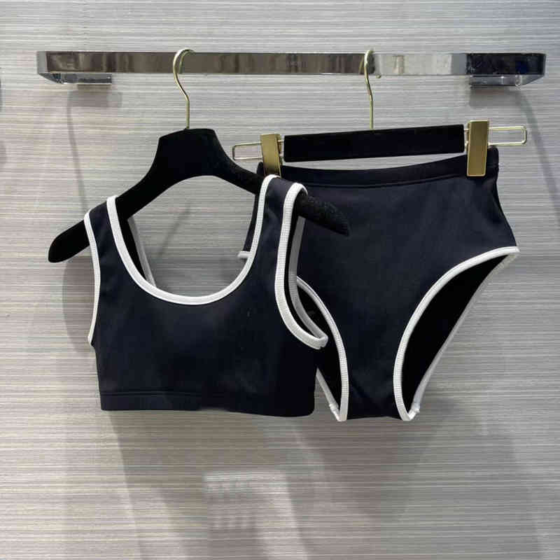 Women' Tracksuits Brand Fashion 2022 designer design spring / summer C home 2022 new product small fragrance letter embroidery contrast color binding vest suspender, White
Women' Tracksuits Brand Fashion 2022 designer design spring / summer C home 2022 new product small fragrance letter embroidery contrast color binding vest suspender, White