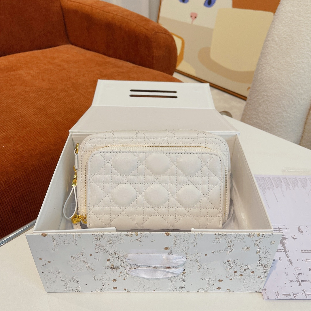 2022 Wholesale New Fashion Shoulder Card Bag Leather Outdoor Sacoche Quilted Designer Camera Bags High Quality Female Street Wallet Totes Luxury Diagonal Bag, #9
2022 Wholesale New Fashion Shoulder Card Bag Leather Outdoor Sacoche Quilted Designer Camera Bags High Quality Female Street Wallet Totes Luxury Diagonal Bag, #9
