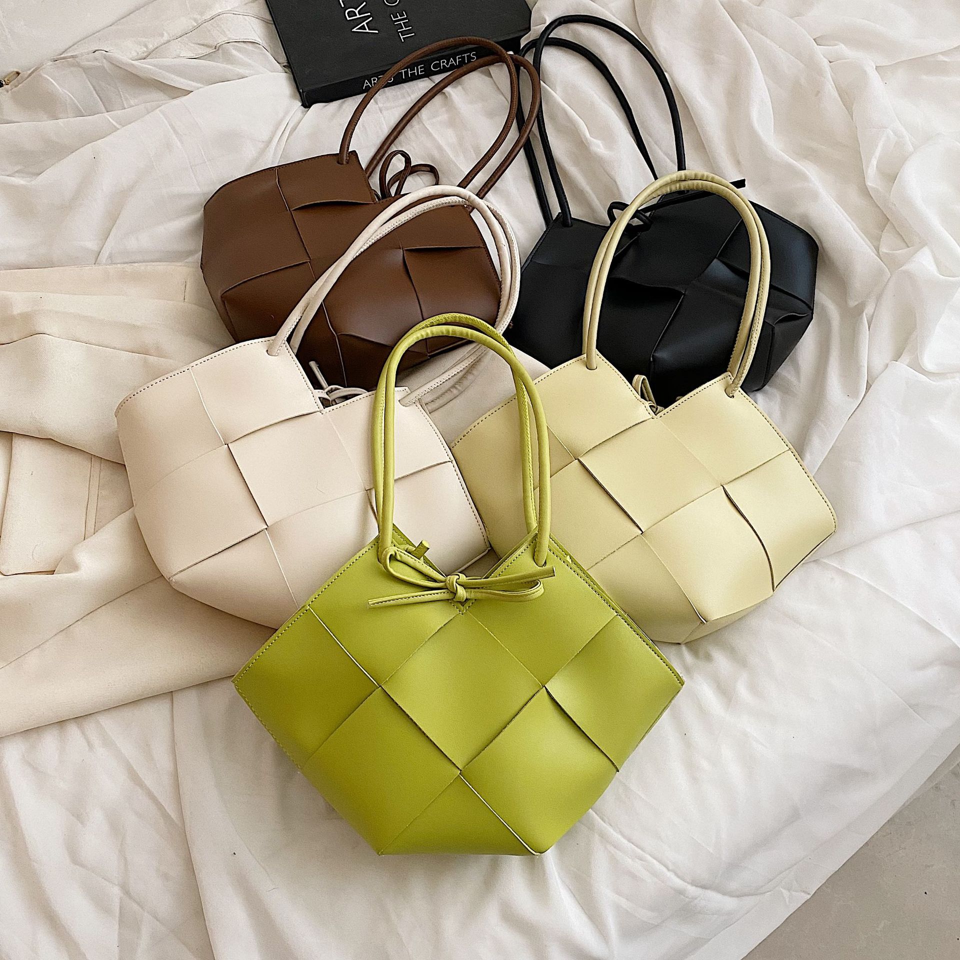 Fashion Women's Tote Bag Large Capacity Single Shoulder Bags Armpit Bag Woven Handbag, As pic
Fashion Women's Tote Bag Large Capacity Single Shoulder Bags Armpit Bag Woven Handbag, As pic
