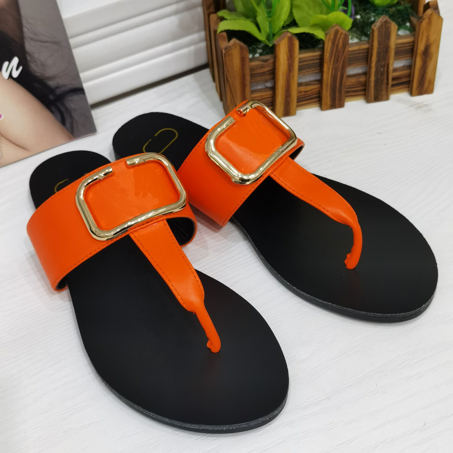 Women's Designer Slippers Flat Thong Sandals Beach Mules Flip flops Buckle Slides Slip On Loafer Summer Shoes Pool Slide Flats Leather Scuffs Sneaker Miller Sandal