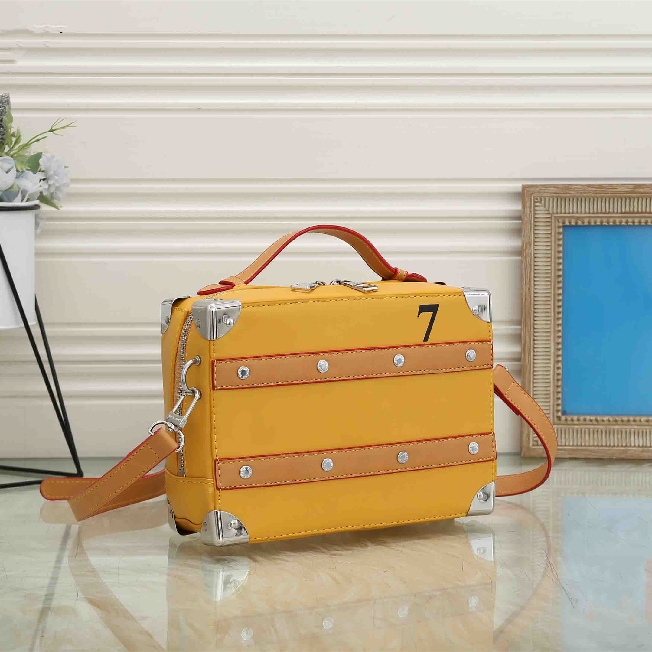 Designer HANDLE SOFT TRUNK Box Shoulder Bags Yellow 7 Messenger Cross Body Monograms Mirror Embossed Logo Leather Letters Handbags Mini Lugg, Add extra shipping
Designer HANDLE SOFT TRUNK Box Shoulder Bags Yellow 7 Messenger Cross Body Monograms Mirror Embossed Logo Leather Letters Handbags Mini Lugg, Add extra shipping