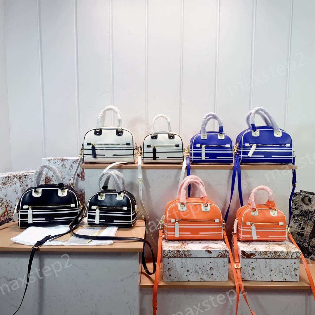 2022 PARIS VIBE Zip Bowling Bag Bicourlor Smooth Calfskin Front Logo Zipped Pocket With Leather Shoulder Strap Luxurys Sports Handbag Size 20 25
2022 PARIS VIBE Zip Bowling Bag Bicourlor Smooth Calfskin Front Logo Zipped Pocket With Leather Shoulder Strap Luxurys Sports Handbag Size 20 25