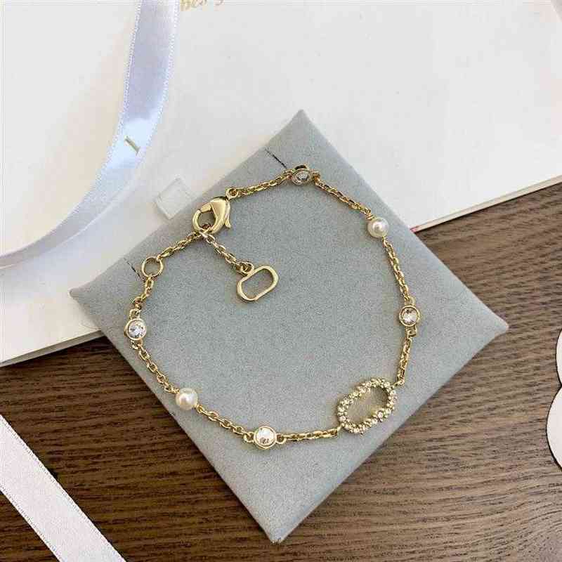 Designer Luxurys Bracelet Fashion Classic women's bracelet to give a lover charming and temperament boutique jewelry gift goo200L
Designer Luxurys Bracelet Fashion Classic women's bracelet to give a lover charming and temperament boutique jewelry gift goo200L