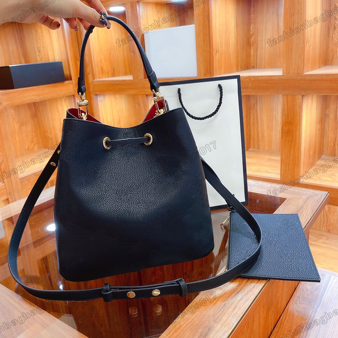 New Neo Noe Womens Bucket Bag Beige pattern Red lining Black Leather Drawstring Closure Adjustable Strap Luxurys Shoulder Bags Hobo MM Designer Tote Bags
New Neo Noe Womens Bucket Bag Beige pattern Red lining Black Leather Drawstring Closure Adjustable Strap Luxurys Shoulder Bags Hobo MM Designer Tote Bags