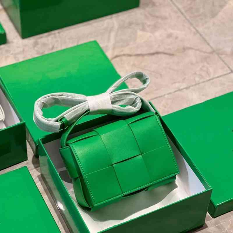Designer Bottegas Handbags Venetas Mini 2022 Super Cassette Woven Six Grid Single Shoulder Messenger Mouth Red Envelope Texture Leather Bag, Green (can put mobile phone)
Designer Bottegas Handbags Venetas Mini 2022 Super Cassette Woven Six Grid Single Shoulder Messenger Mouth Red Envelope Texture Leather Bag, Green (can put mobile phone)