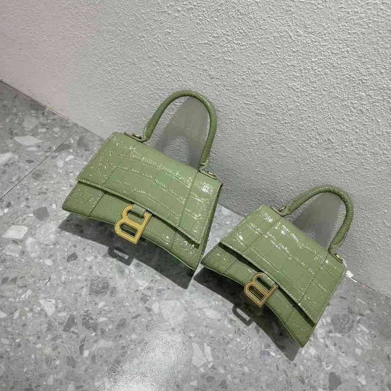 Balenciga Handbag Bag Designer Female 2022 Fashion Trend Portable Single Shoulder Messenger Hourglass Crossbody VG7R, Sky blue
Balenciga Handbag Bag Designer Female 2022 Fashion Trend Portable Single Shoulder Messenger Hourglass Crossbody VG7R, Sky blue