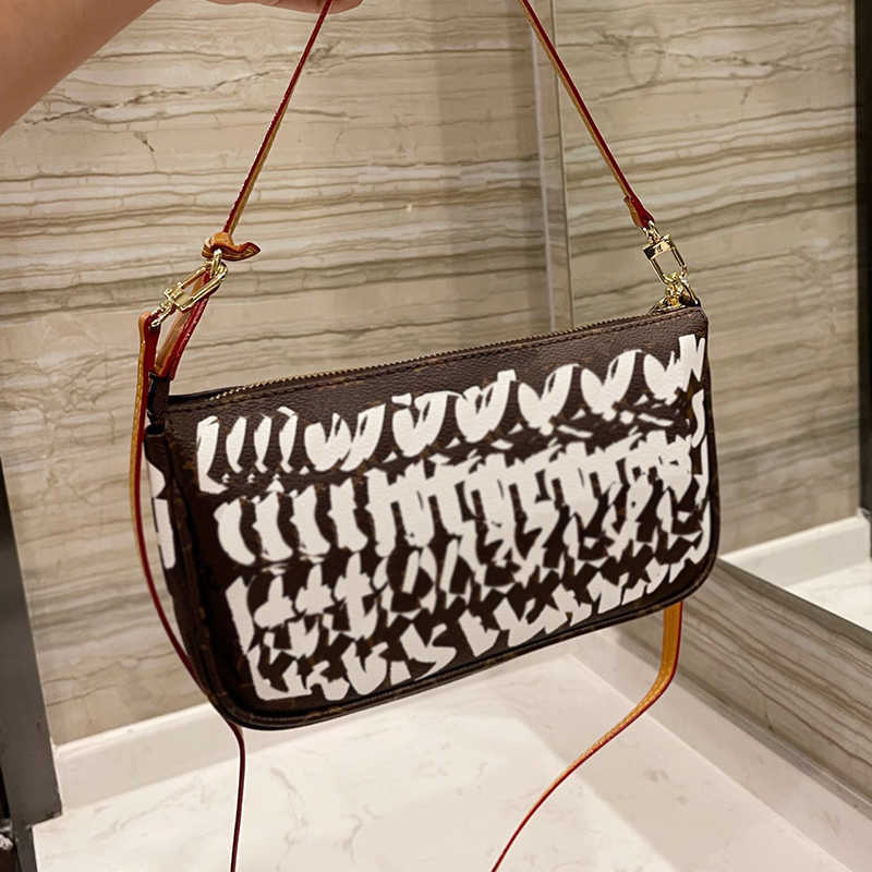 Designer Women Accessoriess Pochettes Bag Luxurys Designers Bags Paris Brand Letters Graffiti Underarm Shoulder Handbag Leather Crossbody, Brown
Designer Women Accessoriess Pochettes Bag Luxurys Designers Bags Paris Brand Letters Graffiti Underarm Shoulder Handbag Leather Crossbody, Brown
