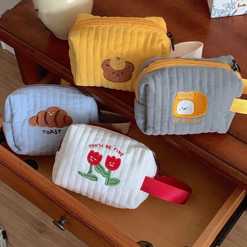 Evening Bags Korean Tulip Quilted Women Bag Cute Big Makeup Storage Emboridery Bear Female Daily Clutch Purse Winter Padded Woman BagEvening, White
Evening Bags Korean Tulip Quilted Women Bag Cute Big Makeup Storage Emboridery Bear Female Daily Clutch Purse Winter Padded Woman BagEvening, White