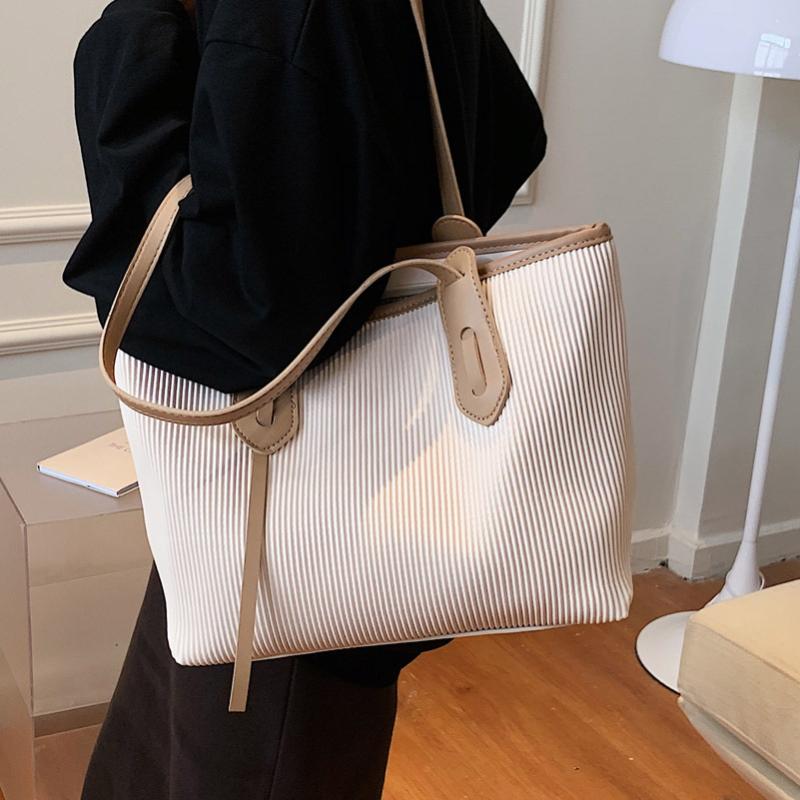 Evening Bags Large-capacity Big Bag Autumn Contrast Color Shoulder 2022 Fashion Ladies High-quality Casual Simple Wild Retro Tote, Black
Evening Bags Large-capacity Big Bag Autumn Contrast Color Shoulder 2022 Fashion Ladies High-quality Casual Simple Wild Retro Tote, Black