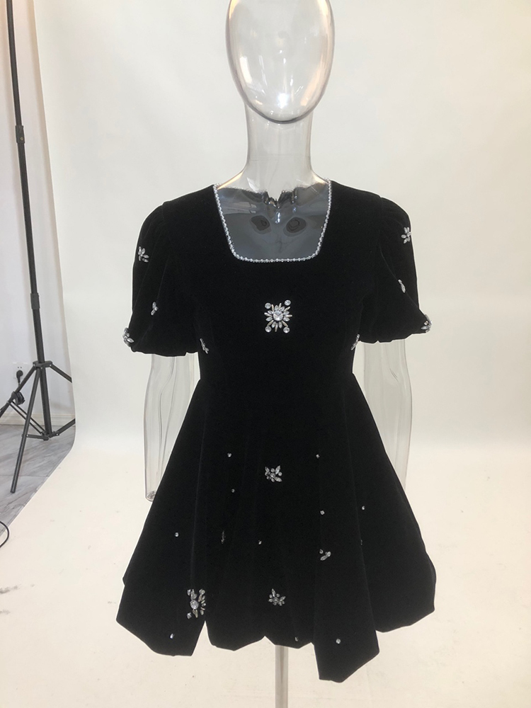 DEAT Black Summer Short Puff Sleeve Square Collar Beadings Diamonds Decoration High Waist Velvet Mini Dress Women MK540 220406