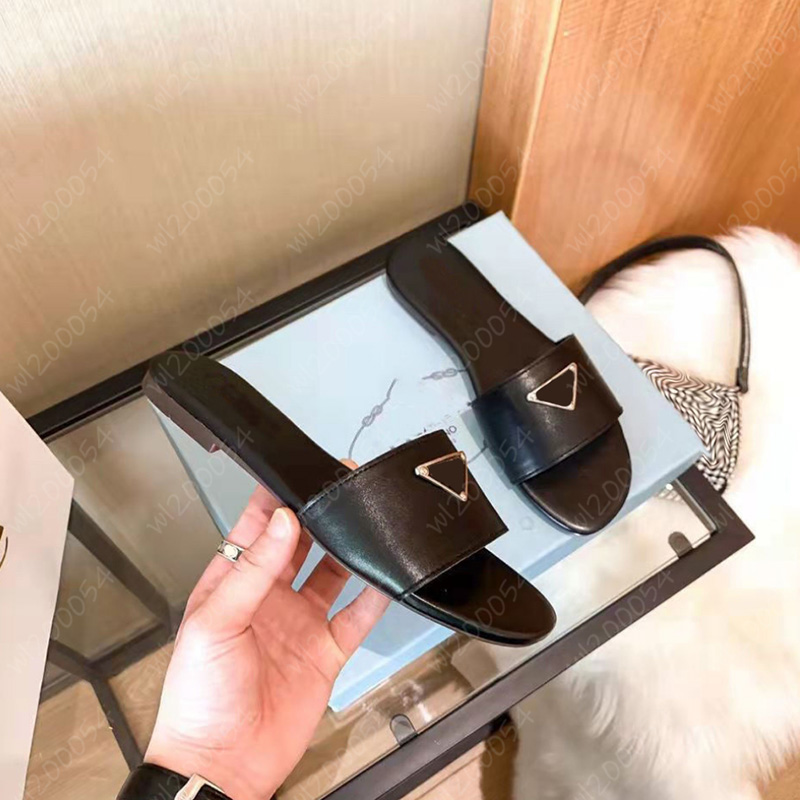Beach Slipper Fashion Designer Women Slippers Leather Slides Triangle Shoes Sandals Low Heeled Shoes Large Size 35-42 With Box 2204282WU, White
Beach Slipper Fashion Designer Women Slippers Leather Slides Triangle Shoes Sandals Low Heeled Shoes Large Size 35-42 With Box 2204282WU, White