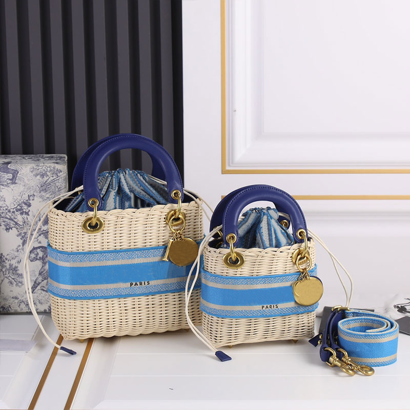 New Woven Basket Bag Straw Tote Handbag Hollow Out Crossbody Bags Shopping Handbags Double Sided Embroidered Leather Drawstring Internal Zipper Pocket
New Woven Basket Bag Straw Tote Handbag Hollow Out Crossbody Bags Shopping Handbags Double Sided Embroidered Leather Drawstring Internal Zipper Pocket