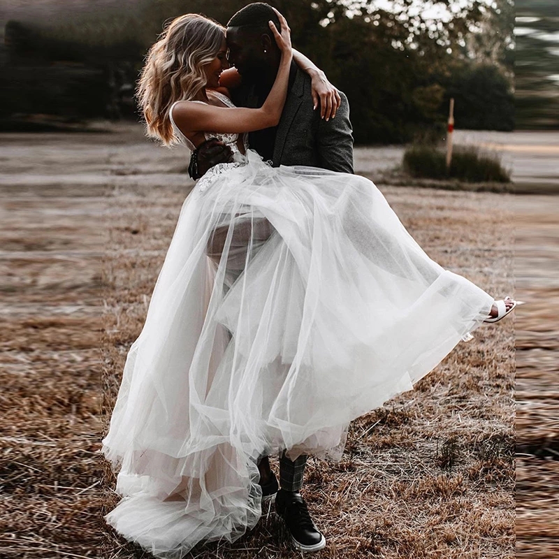 Sexy V-Neck Wedding Dresses Illusion Tulle Lace Backless Country Bridal Princess Gowns Pleats Sleeveless Robe De Mariee Beach BES121