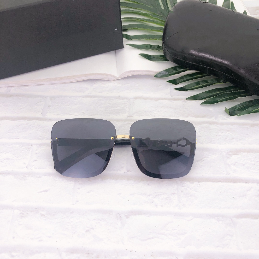 Designer Women Diamond Sunglasses Women Sun glasses Letter C Mirror Leg Oversized Large Frame Eyeglasses Exquisite Shiny Rhinestone Eyewear 57-15-145
Designer Women Diamond Sunglasses Women Sun glasses Letter C Mirror Leg Oversized Large Frame Eyeglasses Exquisite Shiny Rhinestone Eyewear 57-15-145