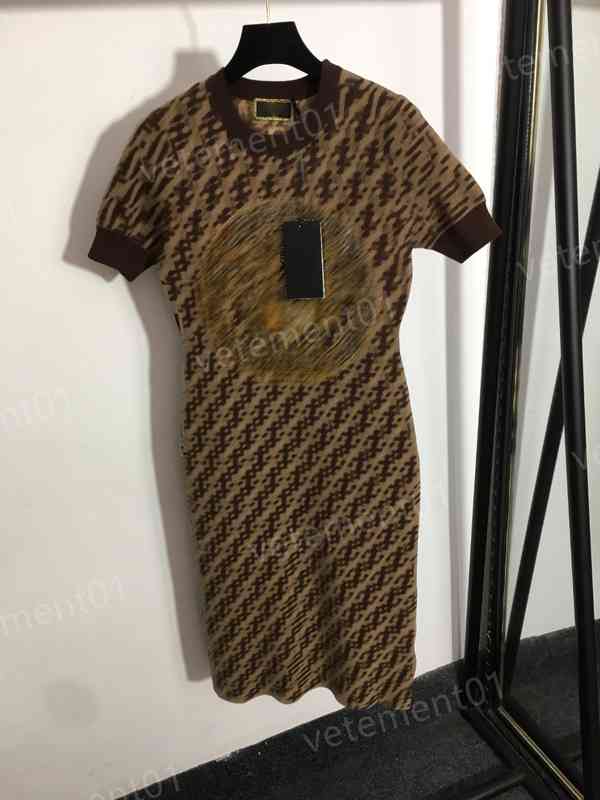 Womens Dresses Portrait Jacquard Letter Waist Slim Knitted Short-sleeved Dress High Quality Luxury Dress Designer Women Clothing
Womens Dresses Portrait Jacquard Letter Waist Slim Knitted Short-sleeved Dress High Quality Luxury Dress Designer Women Clothing