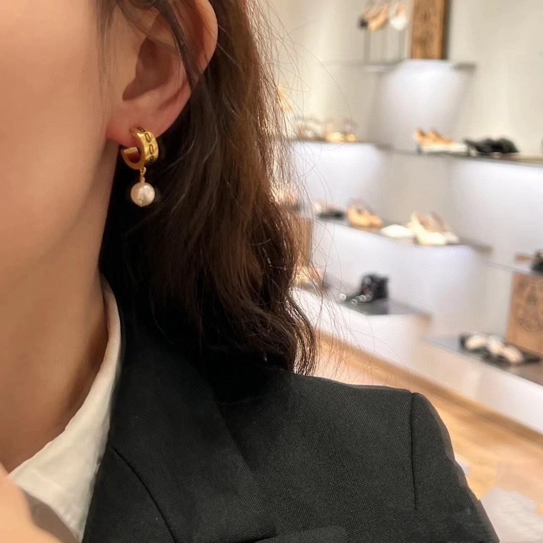 Designer Jewelry Luxury Women's Earrings Classic Pearl Earrings Fashion Style Brand Earrings Women Girls Christmas Gifts Real Gold Plated Color Preservation
Designer Jewelry Luxury Women's Earrings Classic Pearl Earrings Fashion Style Brand Earrings Women Girls Christmas Gifts Real Gold Plated Color Preservation