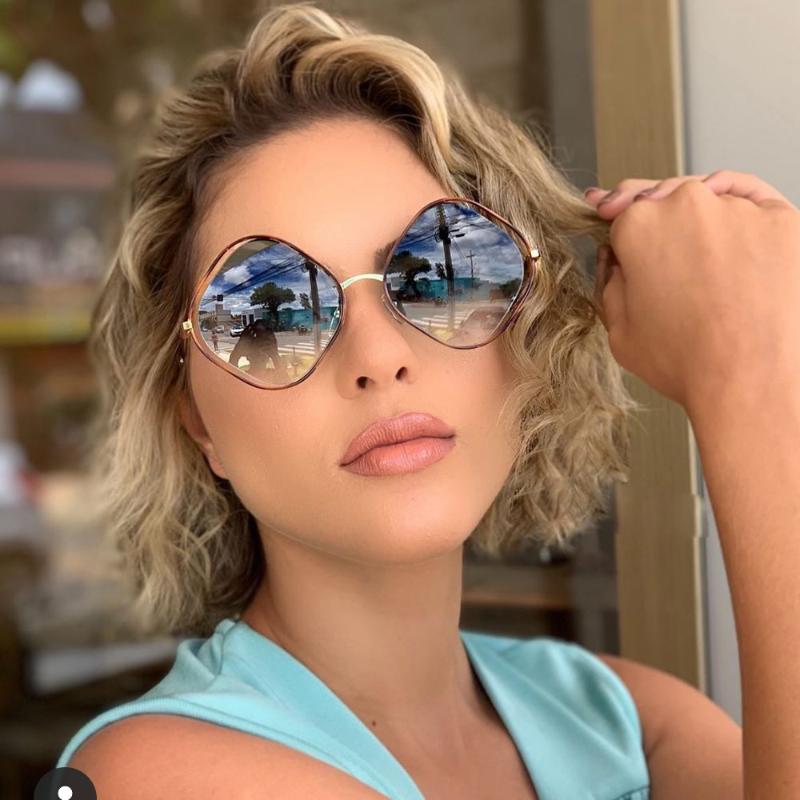 Sunglasses QPeClou 2022 Vintage Metal Hollow Women Brand Designer Unique Rhombus Sun Glasses Woman Fashion Color Oculos De SolSunglasses
Sunglasses QPeClou 2022 Vintage Metal Hollow Women Brand Designer Unique Rhombus Sun Glasses Woman Fashion Color Oculos De SolSunglasses
