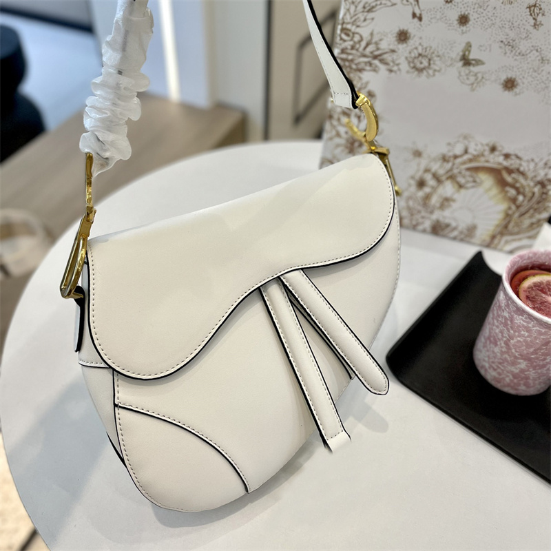 Classic Saddle Womens Luxury Designer Handbag Fashion Crossbody Shoulder Bag Women Lady Tote Bags Gold Letter Handbags Purses 25CM Summer, As pics
Classic Saddle Womens Luxury Designer Handbag Fashion Crossbody Shoulder Bag Women Lady Tote Bags Gold Letter Handbags Purses 25CM Summer, As pics