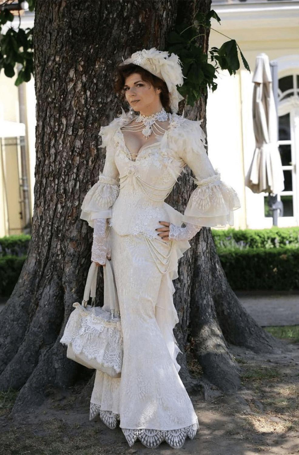 Vintage Victorian Lace Mermaid Evening Dresses 2022 Puffy Long Sleeve Feather 3D Floral Gothic Lace-up Corset Cosplay Prom Gowns plus size