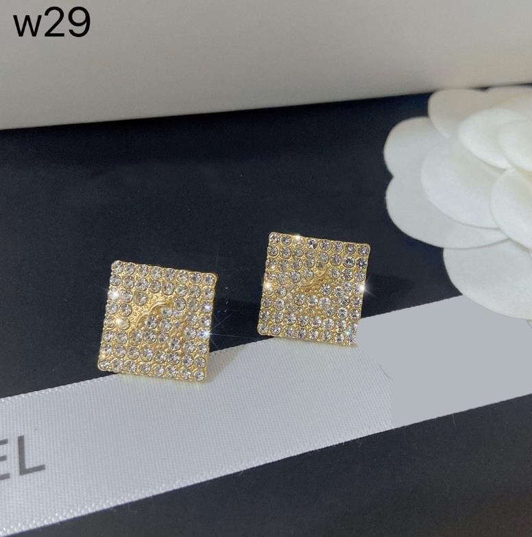 15style Design 18K Gold Plated Luxury Brand Designers Letters Stud Geometric 925 Silver Earrings Women Letter Earring Fashion Jewelry
15style Design 18K Gold Plated Luxury Brand Designers Letters Stud Geometric 925 Silver Earrings Women Letter Earring Fashion Jewelry