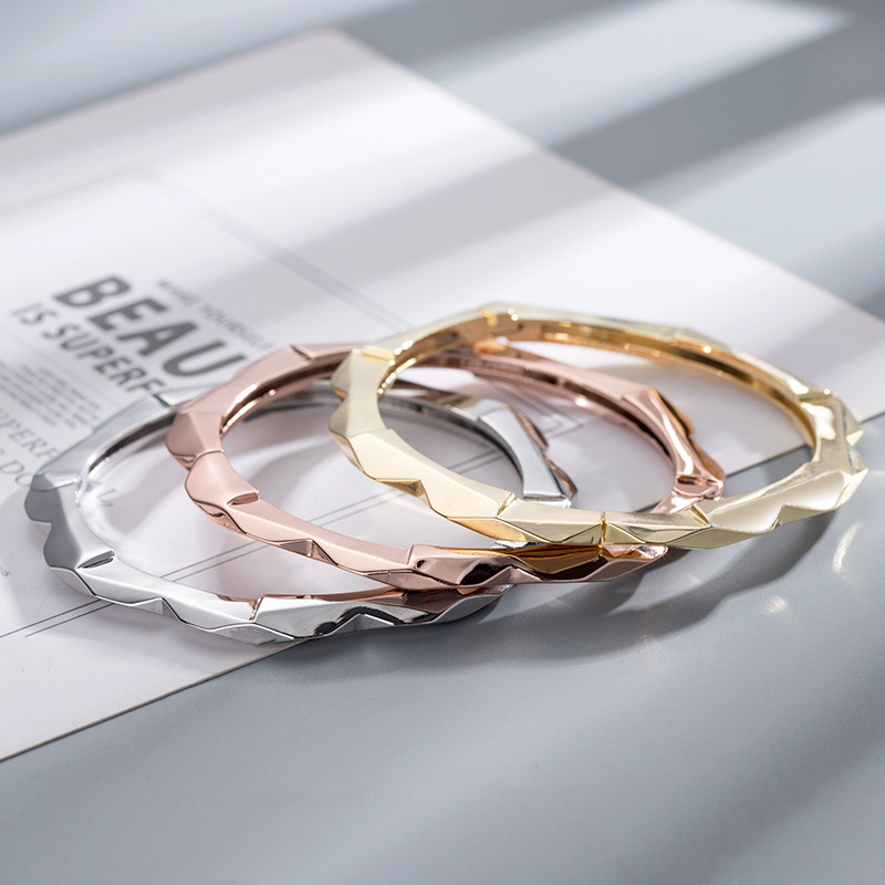 Luxury Designer Bracelet Fashion Unisex Bracelet Classic Lady Elegant Jewelry Suitable for Lovers Bangle 6 Options High Quality
Luxury Designer Bracelet Fashion Unisex Bracelet Classic Lady Elegant Jewelry Suitable for Lovers Bangle 6 Options High Quality