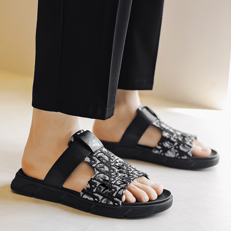 Casual Fashion Thick-soled Slippers Men Shoes PU Stitching Microfiber Solid Color Daily Street Party Summer Trend British Beach Style DP299, Clear
Casual Fashion Thick-soled Slippers Men Shoes PU Stitching Microfiber Solid Color Daily Street Party Summer Trend British Beach Style DP299, Clear