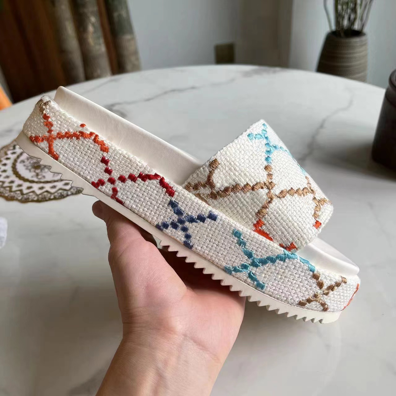 Womens Platform Sandals Slippers Slide Fashion Designer Luxury Flat High Heels Flip Flops Shoes Embroidered Platform Rubber Sandal Casual Shoe Size 35-42 With Box, Customize
Womens Platform Sandals Slippers Slide Fashion Designer Luxury Flat High Heels Flip Flops Shoes Embroidered Platform Rubber Sandal Casual Shoe Size 35-42 With Box, Customize