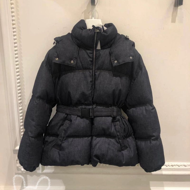Designer Womens Maya Down Jackets Embroidered Letter Armbands Hooded Winter coat jacket Women's Denim Fabric Belted Outerwear Coats, Supplement (not shipped separately)
Designer Womens Maya Down Jackets Embroidered Letter Armbands Hooded Winter coat jacket Women's Denim Fabric Belted Outerwear Coats, Supplement (not shipped separately)