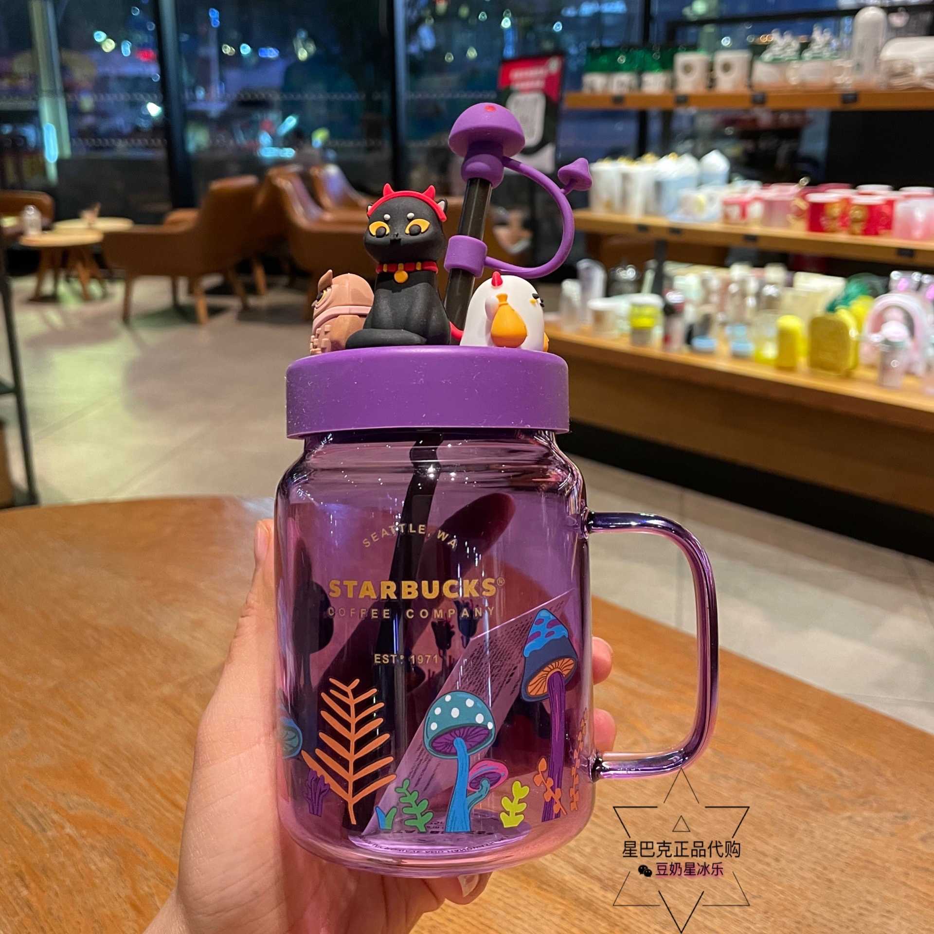 Starbucks 2021 Halloween little devil black cat mark Mason glass straw round cold water kettle double cover insulation, Yellow
Starbucks 2021 Halloween little devil black cat mark Mason glass straw round cold water kettle double cover insulation, Yellow