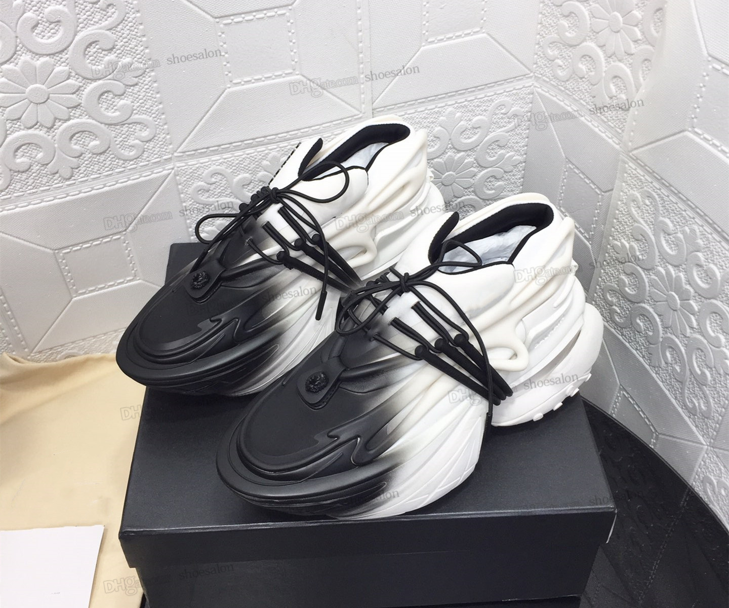 Quality Fashion 2022 bullet shoes Space Shoe Men Women Designer Casual Shoes UNICORN cotton Metaverse mens Sneakers Trainers Runner Outdoor
Quality Fashion 2022 bullet shoes Space Shoe Men Women Designer Casual Shoes UNICORN cotton Metaverse mens Sneakers Trainers Runner Outdoor