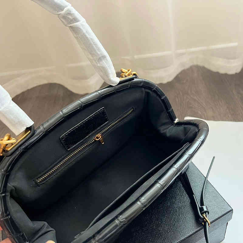 Shoulder Bag High Capacity Totes Bucket Bags For Women Leather Designer Handbags New Crossbody Bag Fashion Bag Ladies Handbag Purses 220516, B08(golden logo)
Shoulder Bag High Capacity Totes Bucket Bags For Women Leather Designer Handbags New Crossbody Bag Fashion Bag Ladies Handbag Purses 220516, B08(golden logo)