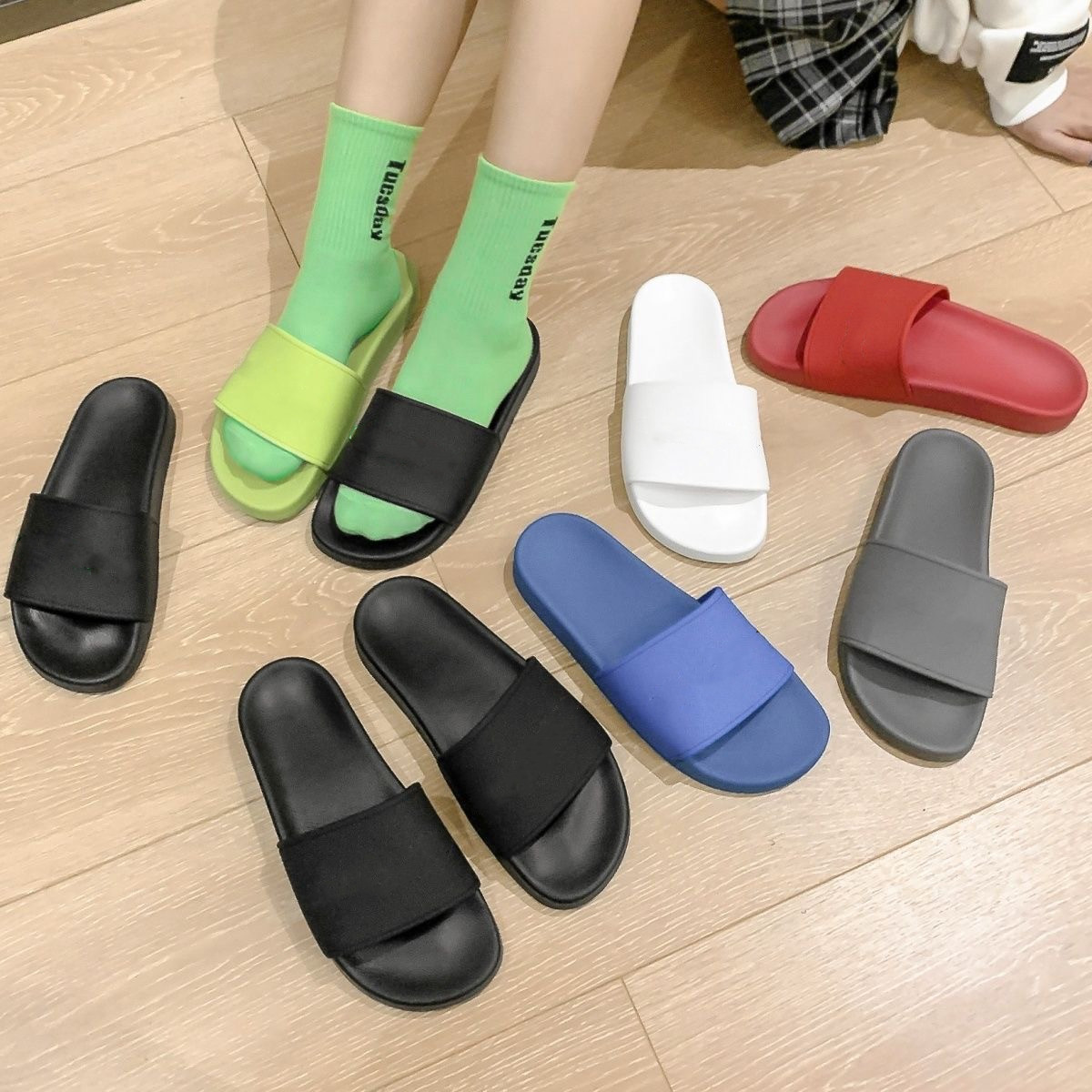 New Designer Casual Slippers Lightweight Indoor Home Slippers Balencaigas Beach Outdoor Soft Pool Slide Sandal Comfortable Letters Slides Balencaiga Balencaigas 36-45
New Designer Casual Slippers Lightweight Indoor Home Slippers Balencaigas Beach Outdoor Soft Pool Slide Sandal Comfortable Letters Slides Balencaiga Balencaigas 36-45