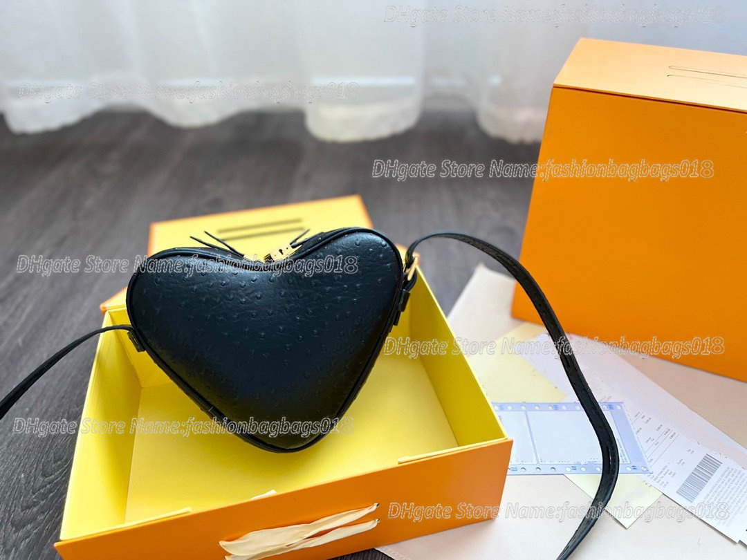 GAME ON COEUR Handbags Ostrich Love Heart Shaped Bags Women Shoulder Bag Candy Color Luxurys Hearts Mini Totes Handbag Leather Designer Fashion Purses
GAME ON COEUR Handbags Ostrich Love Heart Shaped Bags Women Shoulder Bag Candy Color Luxurys Hearts Mini Totes Handbag Leather Designer Fashion Purses