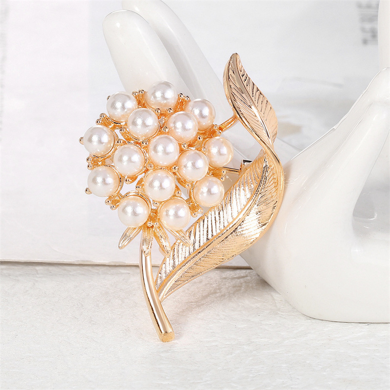 Women Pearl Flower Clothes Brooch Alloy Leaf Collar Lapel Pins Plant Floral Gold Corsage Badge
Women Pearl Flower Clothes Brooch Alloy Leaf Collar Lapel Pins Plant Floral Gold Corsage Badge