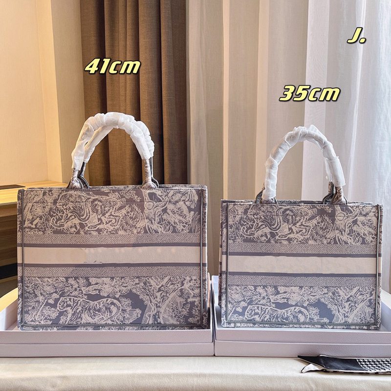Designer handbags New Fashion totes Home Letter Shopping Bag Canvas Tote Embroidery Hand-held Flower Large Capacity Commuting Bag for Women, Dust bag
Designer handbags New Fashion totes Home Letter Shopping Bag Canvas Tote Embroidery Hand-held Flower Large Capacity Commuting Bag for Women, Dust bag