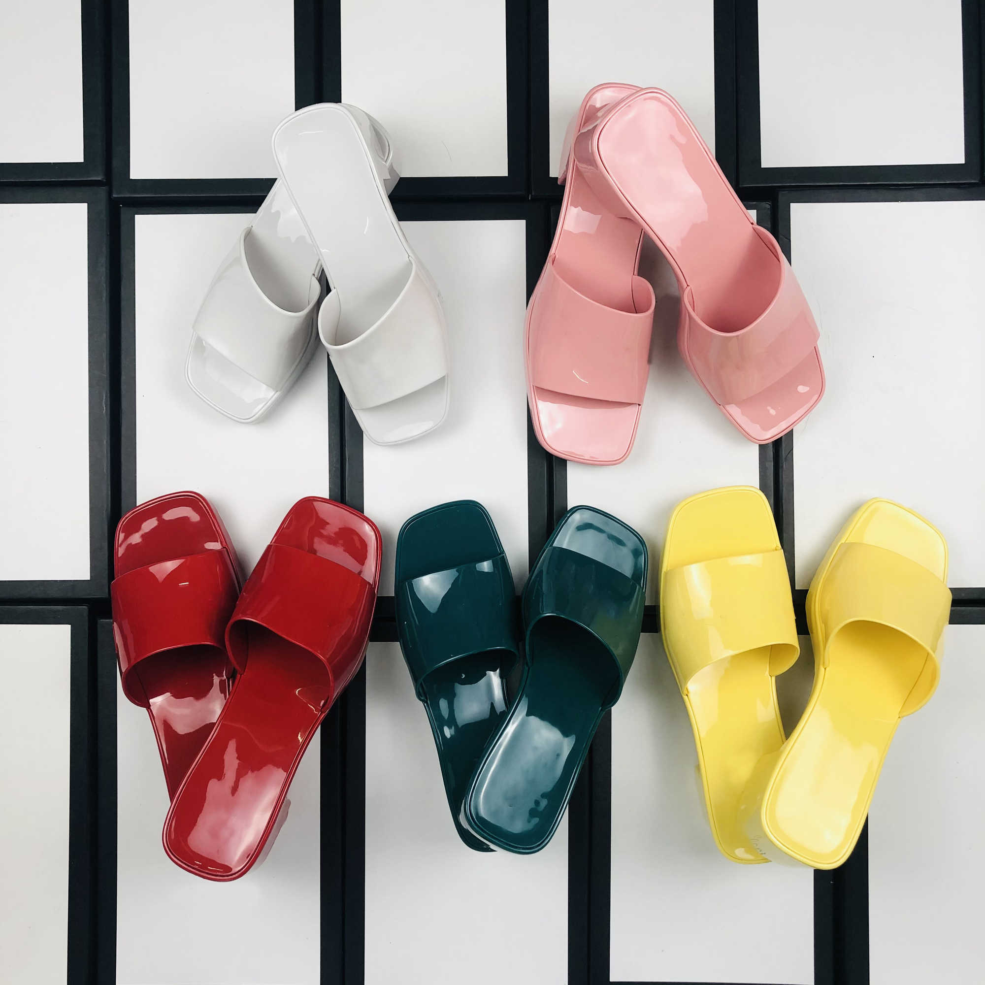 Top designer women slippers slides summer fashion fruit slide womens sandals high heel slipper bathroom beach slided shoes box size 35-41
Top designer women slippers slides summer fashion fruit slide womens sandals high heel slipper bathroom beach slided shoes box size 35-41