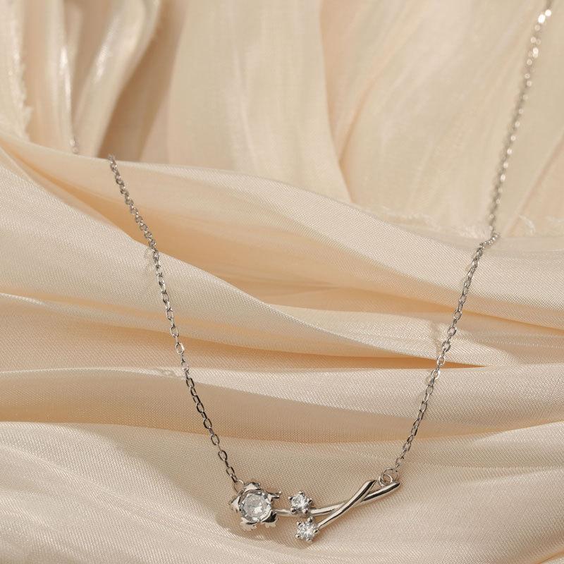 Pendant Necklaces Personality Super Fairy Flower Silver Plated Crystal Temperament Rose Collarbone Chain MS006Pendant
Pendant Necklaces Personality Super Fairy Flower Silver Plated Crystal Temperament Rose Collarbone Chain MS006Pendant