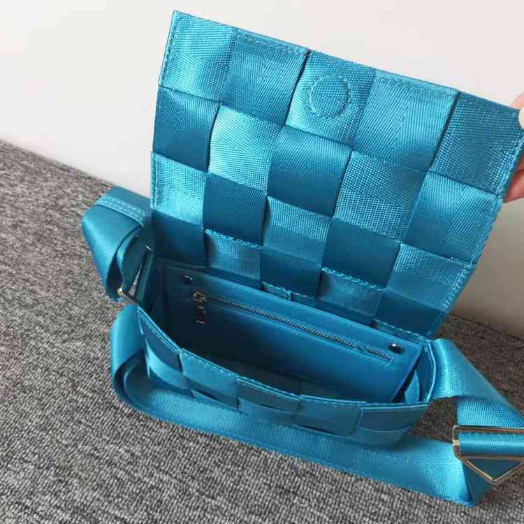 Venetas Handbag Bottegas Nylon woven 2022 spring summer shoulder pillow tofu messenger small square men's and women's same bags T2Z8, Black
Venetas Handbag Bottegas Nylon woven 2022 spring summer shoulder pillow tofu messenger small square men's and women's same bags T2Z8, Black