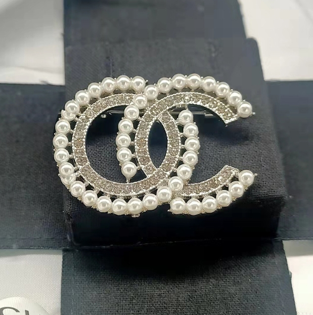 Wholesale 20color Letters Brooches Brand Designer Pins Fashion Famous Double Letter Brooch Tassel Pearl Luxury Couples Individuality Rhinestone Suit Pin Jewelry
Wholesale 20color Letters Brooches Brand Designer Pins Fashion Famous Double Letter Brooch Tassel Pearl Luxury Couples Individuality Rhinestone Suit Pin Jewelry