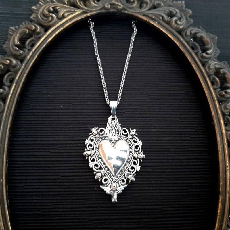 Pendant Necklaces Goth Sacred Burning Heart Necklace Memento Gift For Women Man Friends Punk Handmade Jewelry FashionPendant
Pendant Necklaces Goth Sacred Burning Heart Necklace Memento Gift For Women Man Friends Punk Handmade Jewelry FashionPendant
